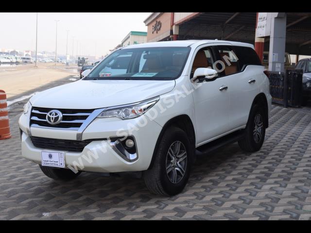 2017 تويوتا فورشنر جي اكس