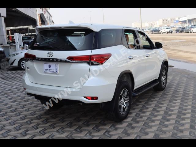 2017 تويوتا فورشنر جي اكس