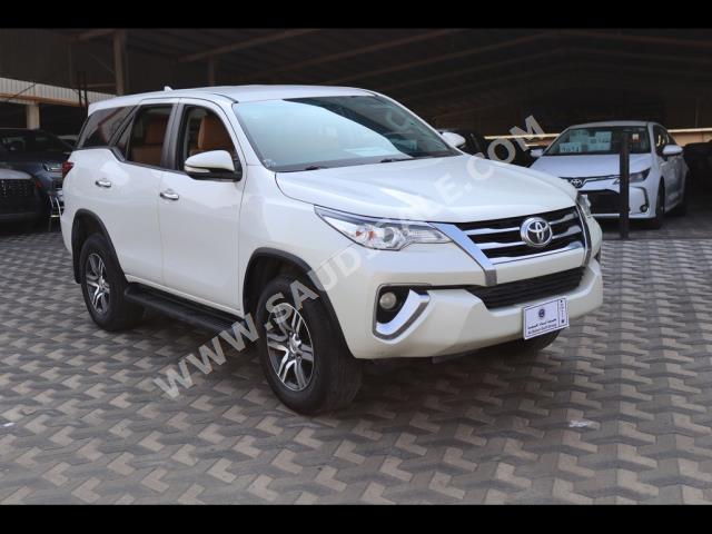 2017 تويوتا فورشنر جي اكس