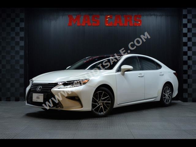 2018 لكزس إي إس 350