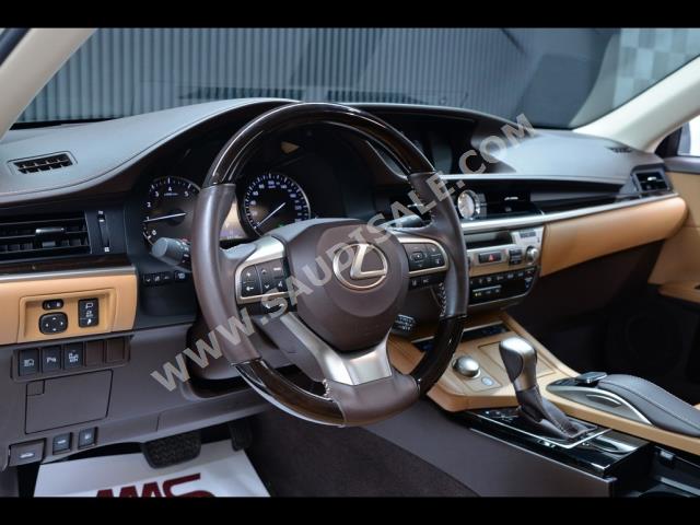 2018 لكزس إي إس 350