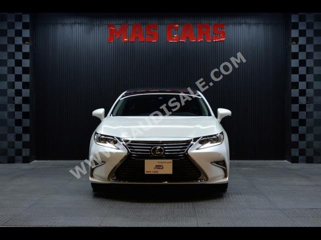 2018 لكزس إي إس 350