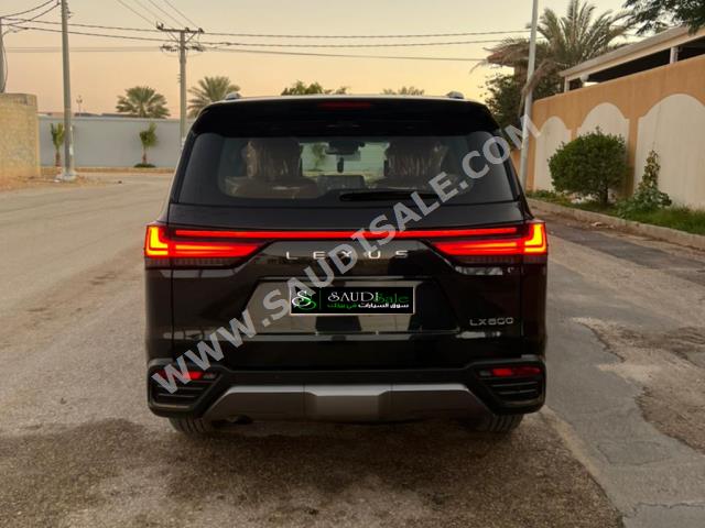 2022 لكزس إل إكس 600 في أي بي