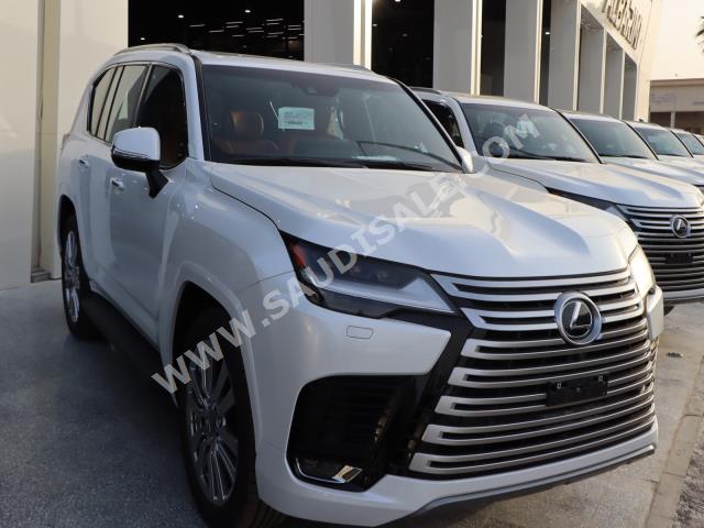 2022 لكزس إل إكس 600