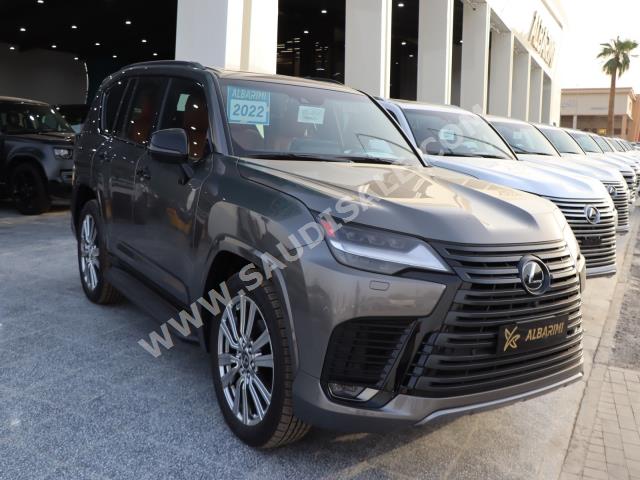 2022 لكزس إل إكس 600