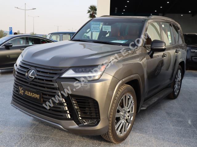 2022 لكزس إل إكس 600