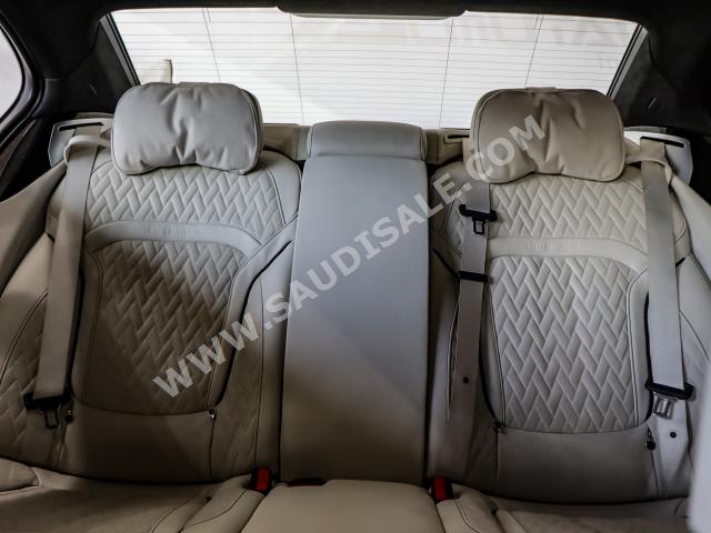 2020 بي ام دبليو الفئة السابعة 760 إل أي إم