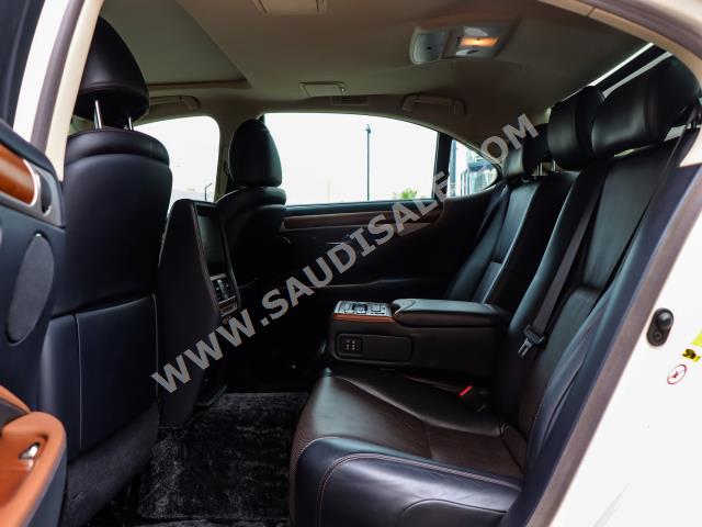 2013 لكزس إل إس 460 إل