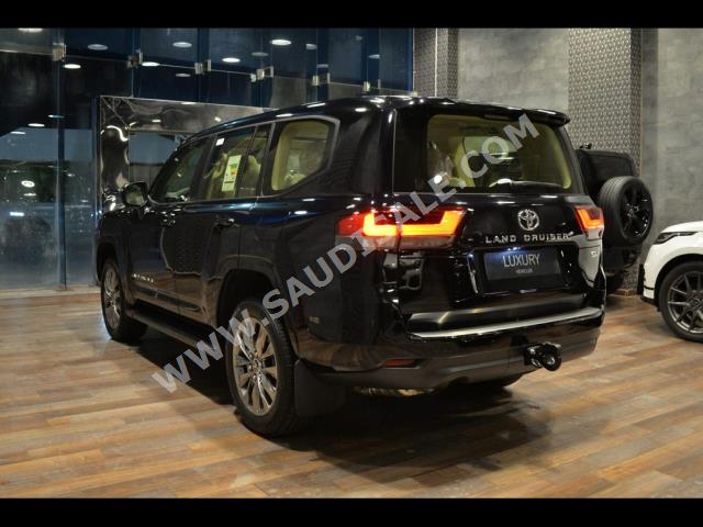 2023 تويوتا لاند كروزر جي اكس ار 3