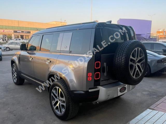 2022 لاند روفر ديفيندر اتش اس اي