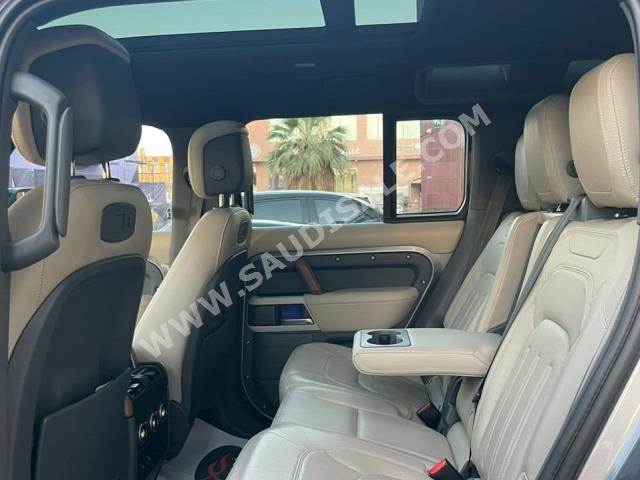 2022 لاند روفر ديفيندر اتش اس اي