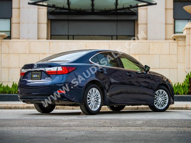2016 Lexus ES 250