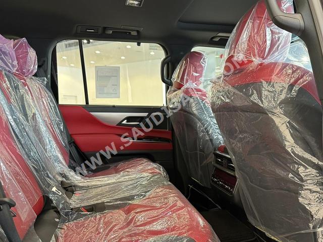 2024 لكزس إل إكس 600 إف