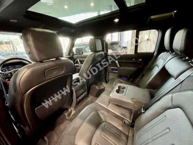 2022 لاند روفر ديفيندر اكس داينمك