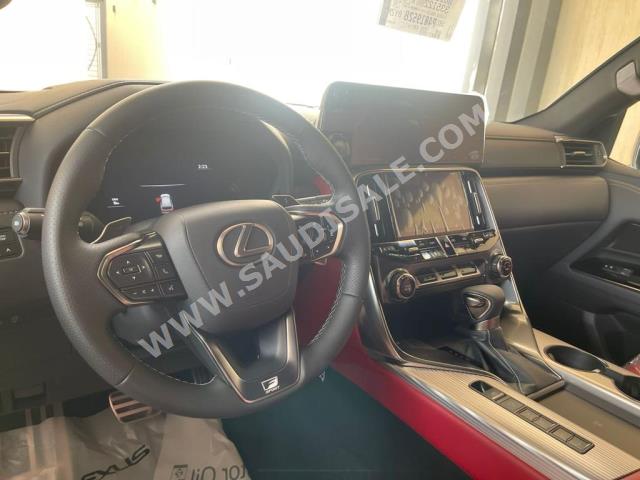 2023 لكزس إل إكس 600 إف