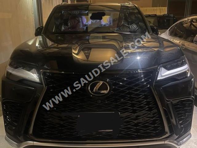 2023 لكزس إل إكس 600 إف