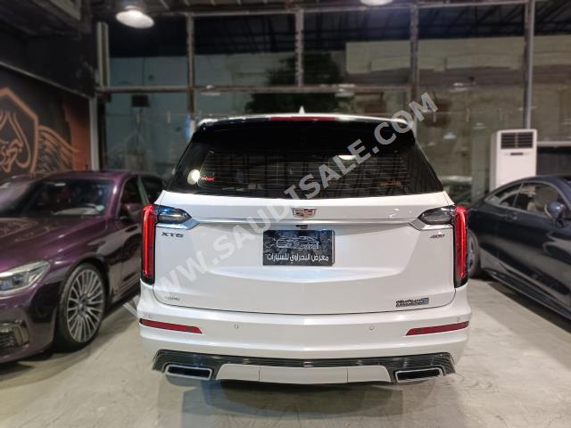 2022 كاديلاك اكس تي 6