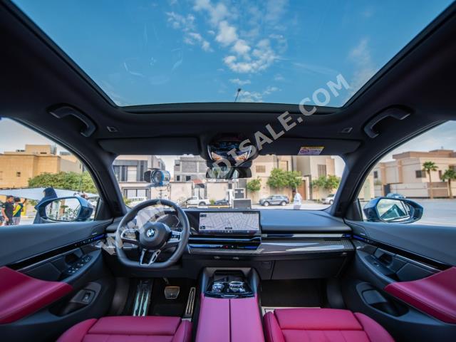 2024 بي ام دبليو الفئة الخامسة 520 أي إم كت