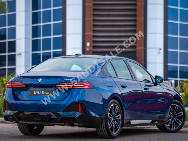 2024 بي ام دبليو الفئة الخامسة 520 أي إم كت