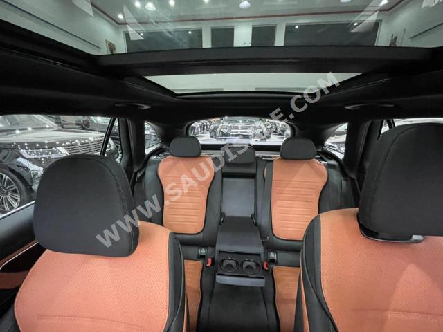 2023 مرسيدس - بنز جي إل سي 200