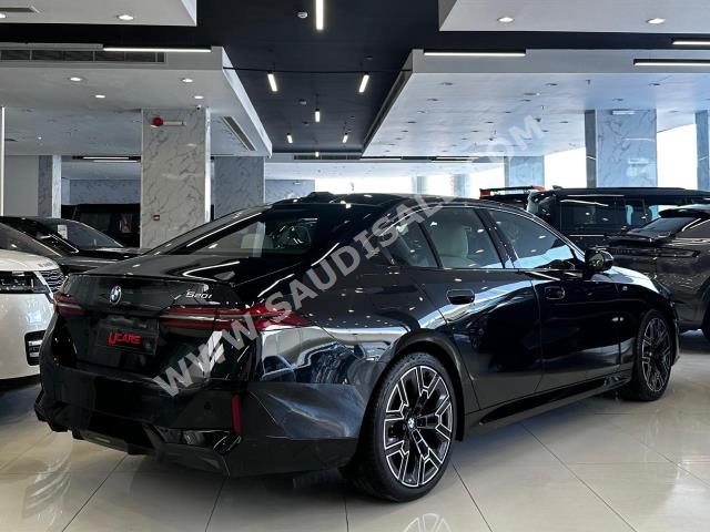 2024 بي ام دبليو الفئة الخامسة 520 أي إم كت