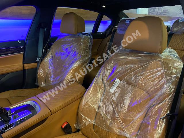 2021 بي ام دبليو الفئة السابعة 740 إل أي