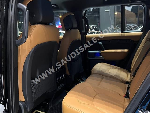 2024 لاند روفر ديفيندر اتش اس اي