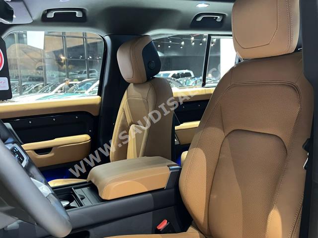 2024 لاند روفر ديفيندر اتش اس اي