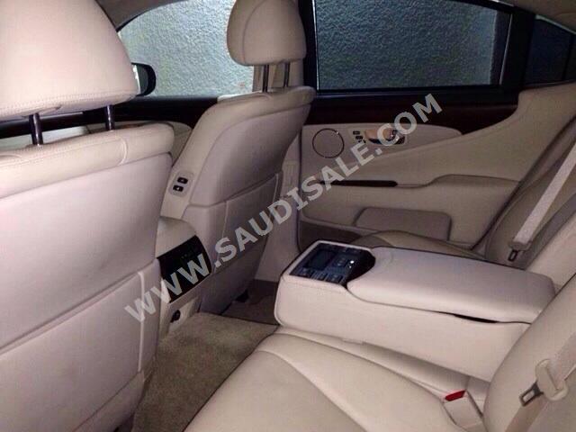 2012 لكزس إل إس 460