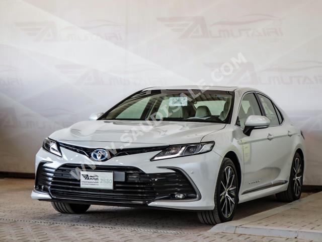 2023 تويوتا كامري جي ال اي