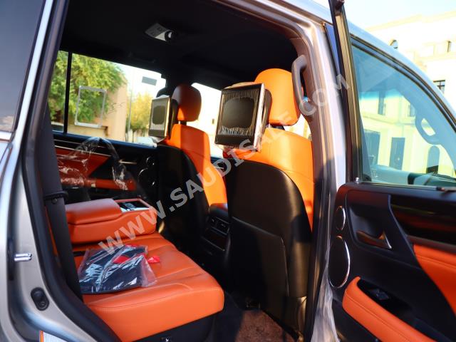 2020 لكزس إل إكس 570