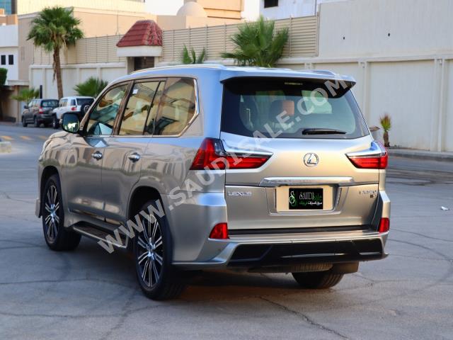 2020 لكزس إل إكس 570