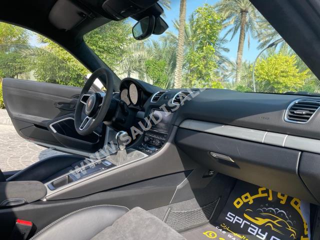 2016 بورش كايمان جي تي 4