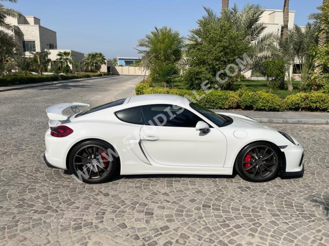 2016 بورش كايمان جي تي 4