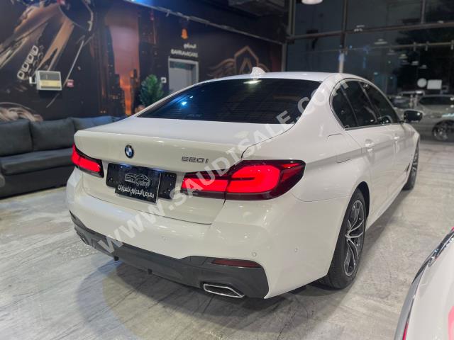 2021 بي ام دبليو الفئة الخامسة 520 أي