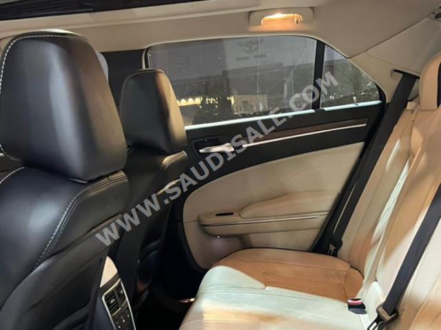 2019 كرايسلر 300 سي