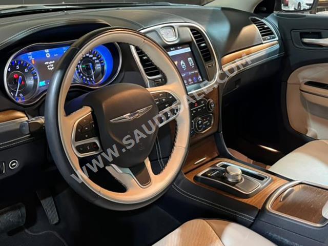 2019 كرايسلر 300 سي
