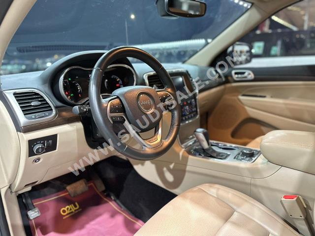 2018 جييب جراند شيروكي لاريدو