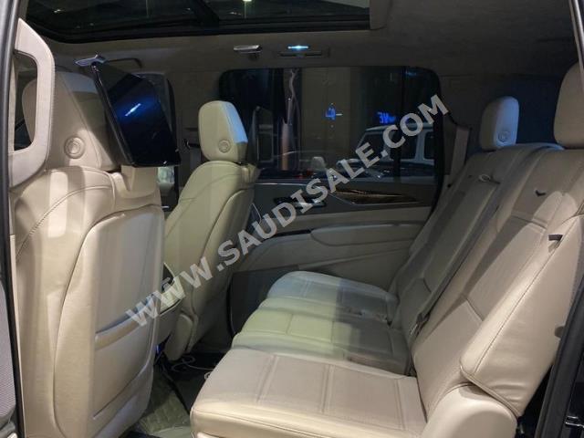 2021 كاديلاك اسكاليد بلاتينيوم