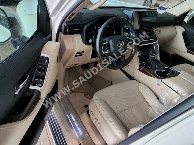 2024 تويوتا لاند كروزر جي اكس ار4