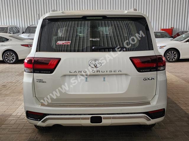 2024 تويوتا لاند كروزر جي اكس ار4