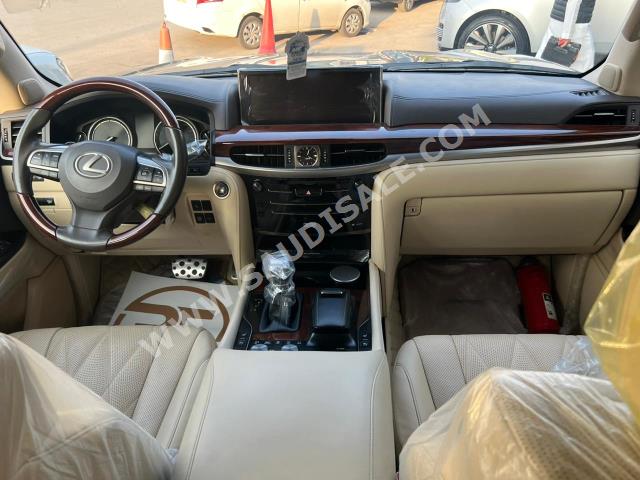2021 لكزس إل إكس 570