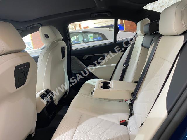 2024 بي ام دبليو الفئة الخامسة 520 أي