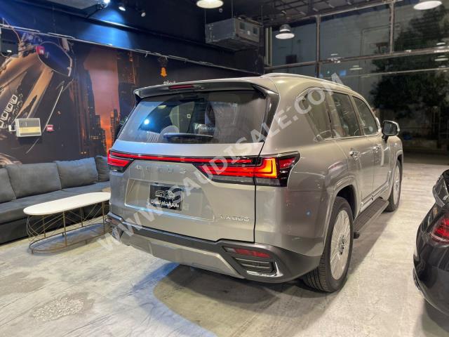 2023 لكزس إل إكس 600 في أي بي