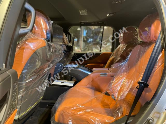 2023 لكزس إل إكس 600 في أي بي