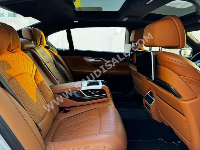 2020 بي ام دبليو الفئة السابعة 740 إل أي