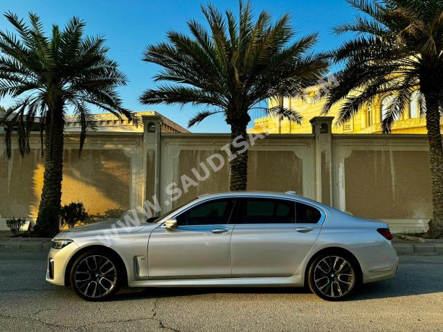 2020 بي ام دبليو الفئة السابعة 740 إل أي