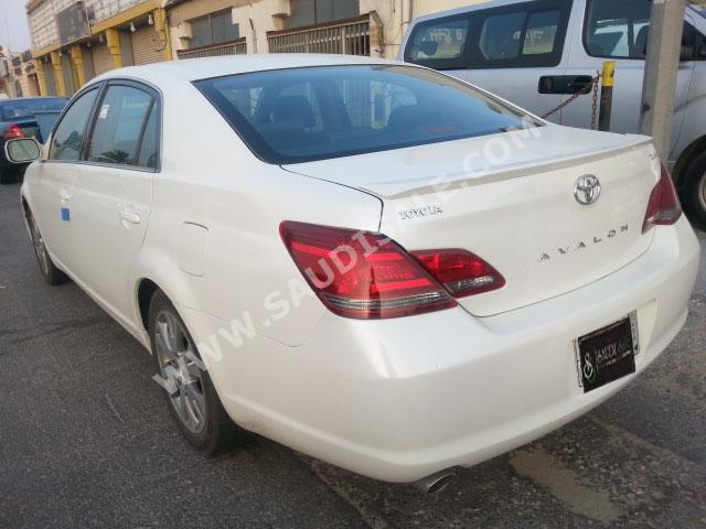 2008 تويوتا افالون