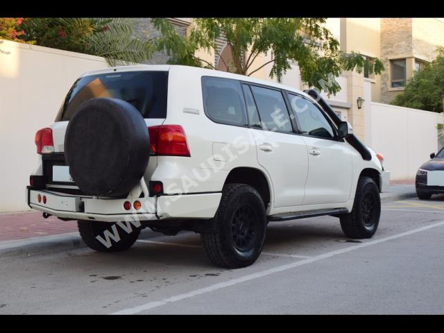 2012 تويوتا لاند كروزر جي اكس ار