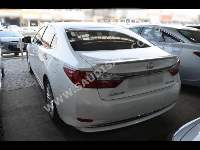 2018 لكزس إي إس 350